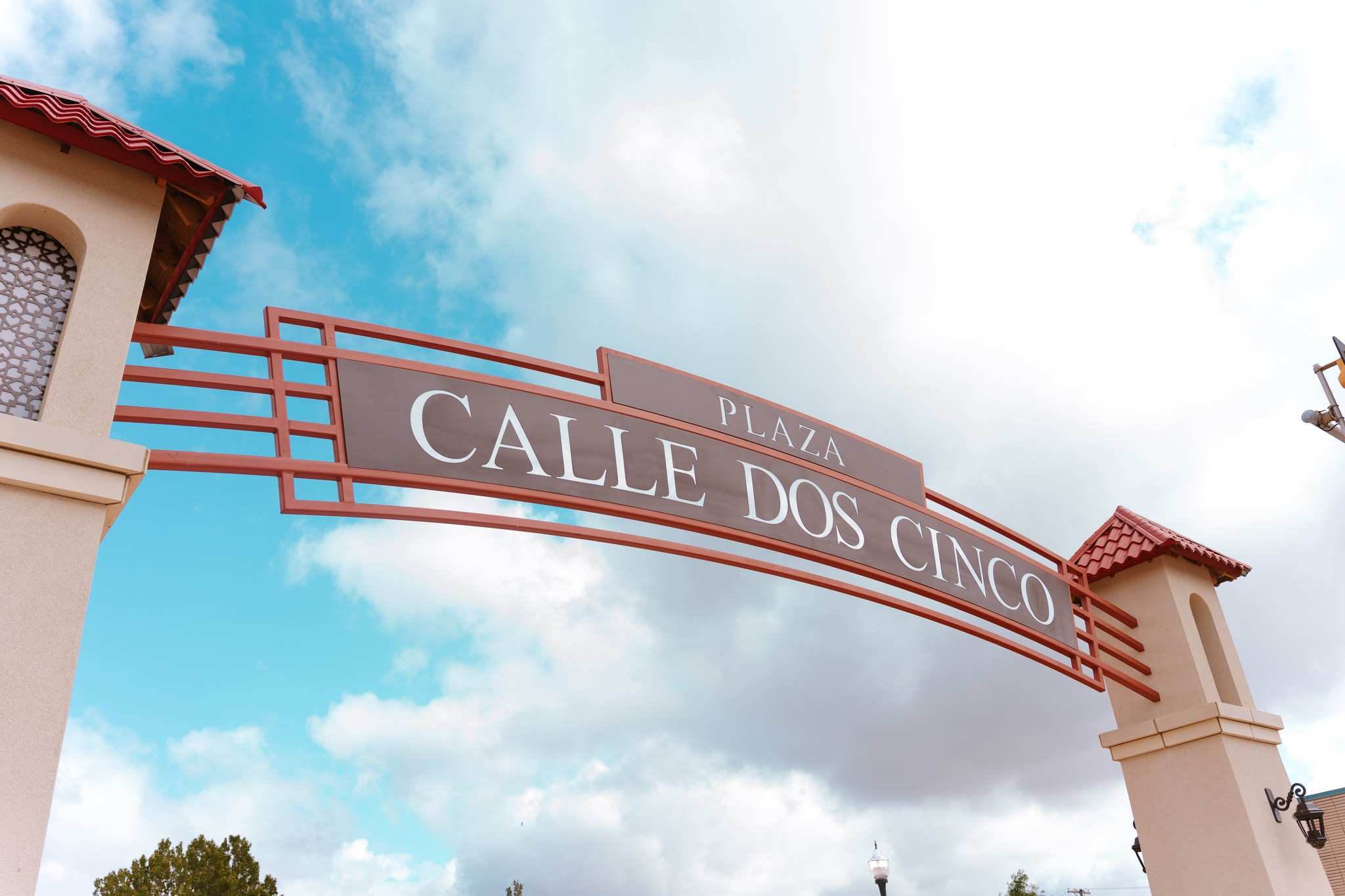 Plaza Calle Dos Cinco sign with clouds in the sky