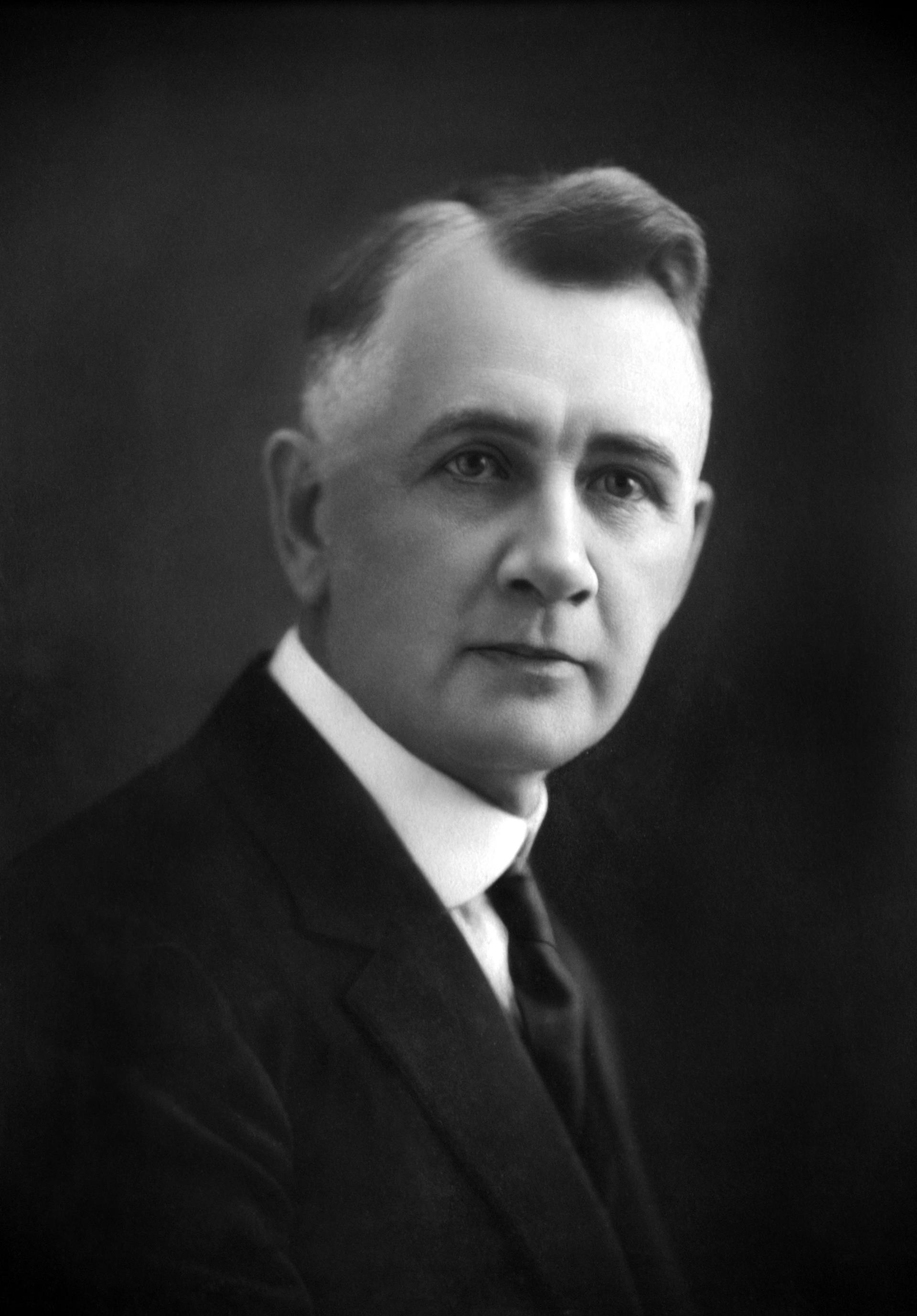 edward overholser headshot